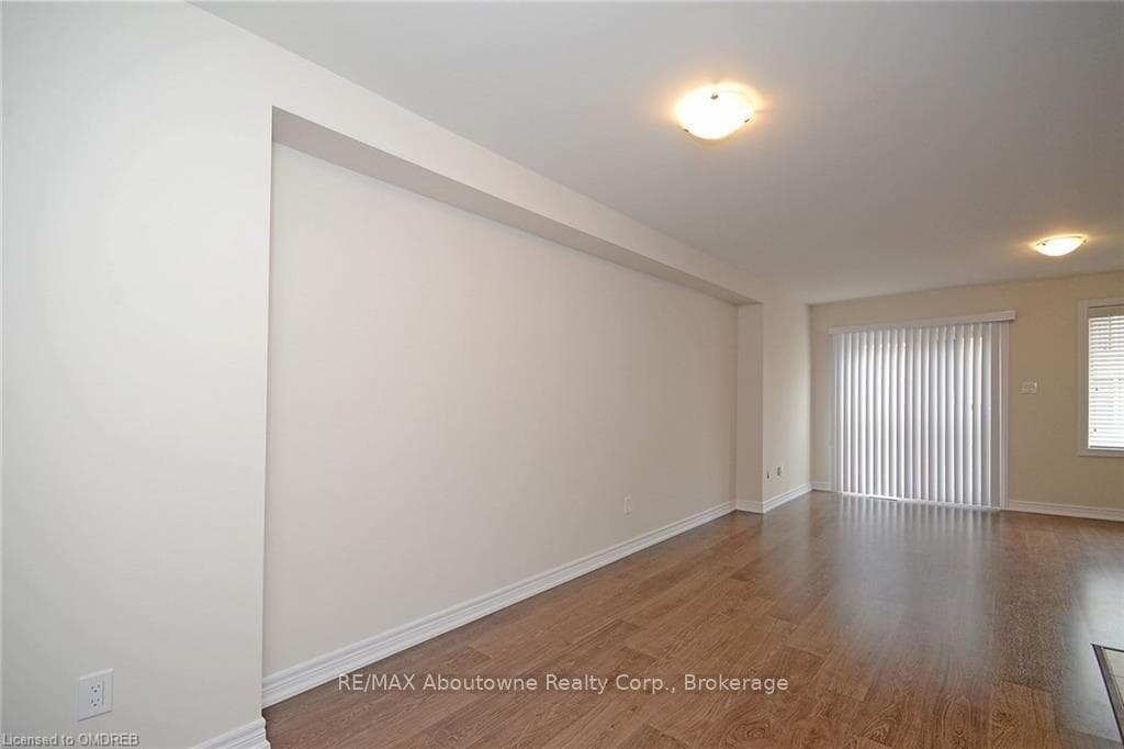 Unfurnished room with hardwood / wood-style floori