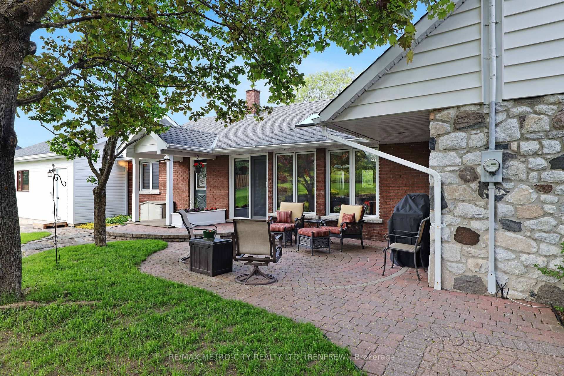 74 ERINDALE Avenue photo 38