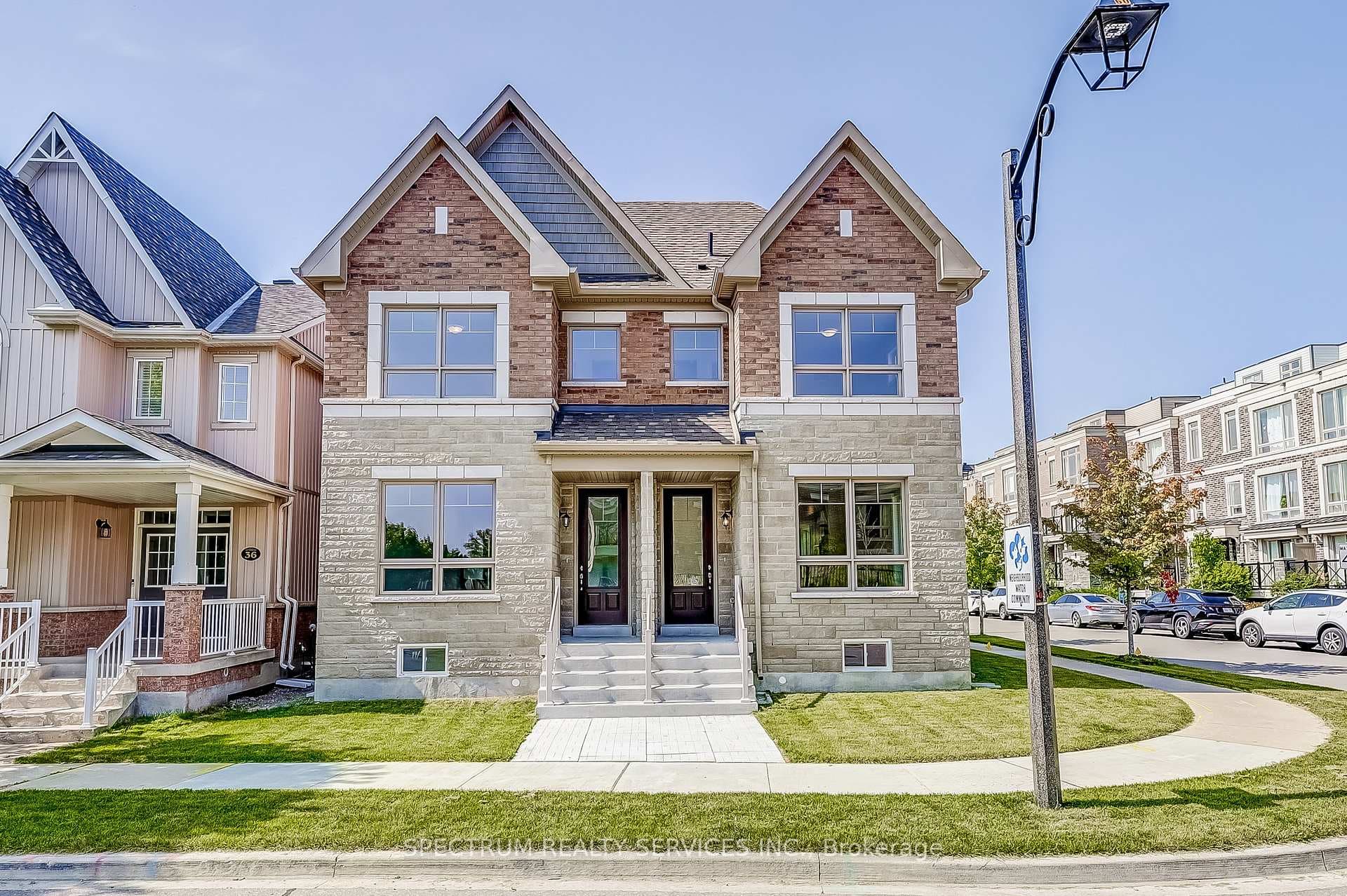 40 Lindcrest Manor photo 1