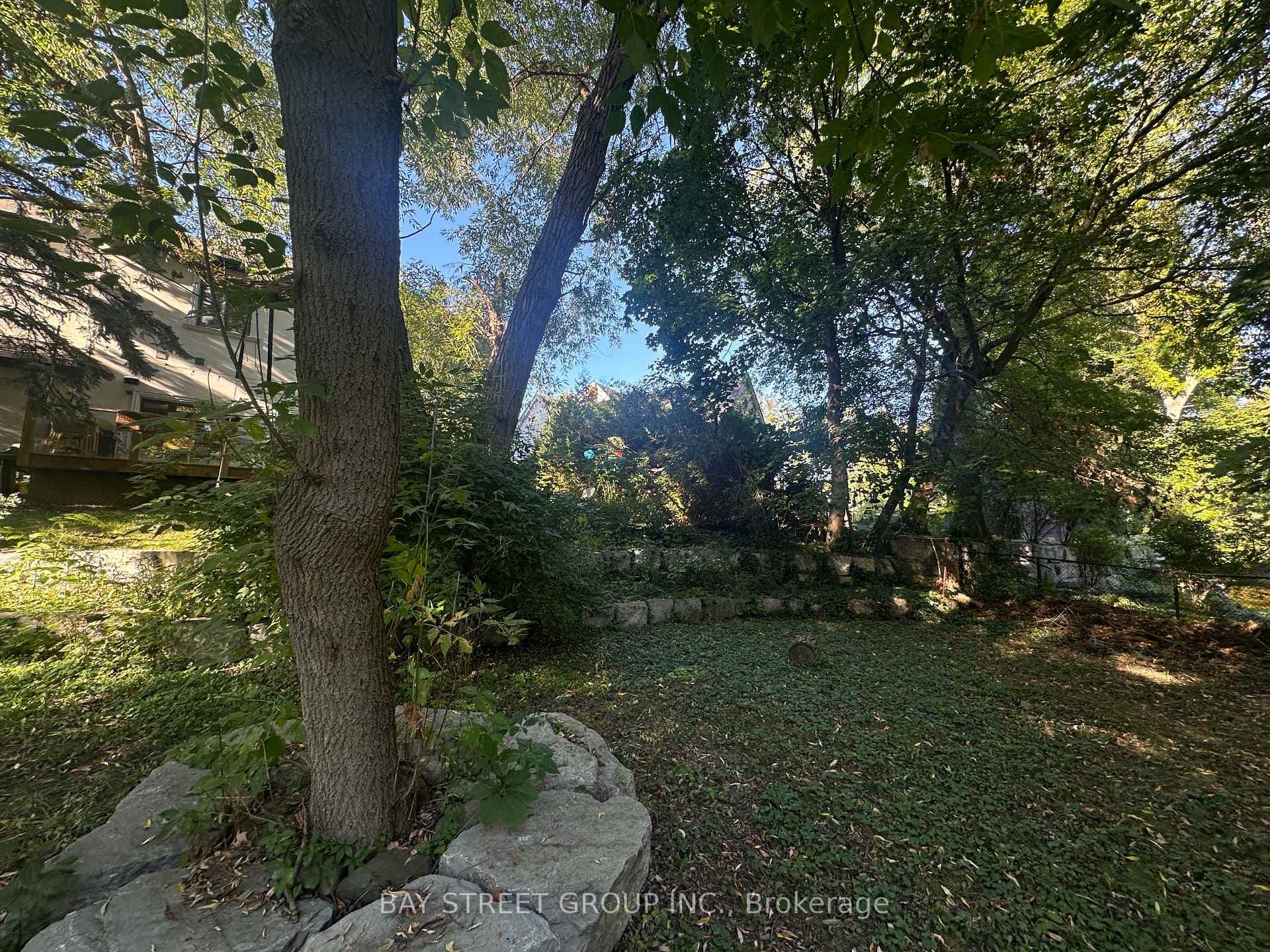 128 Thompson Avenue photo 38