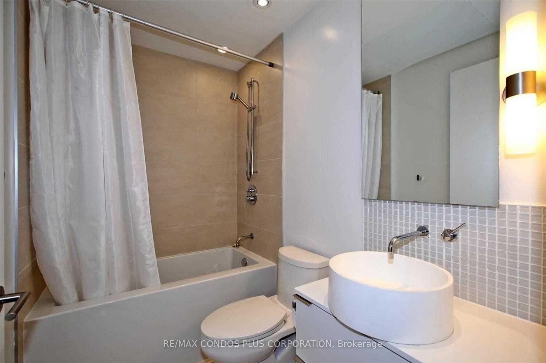 185 Roehampton Avenue Unit 1504 photo 10