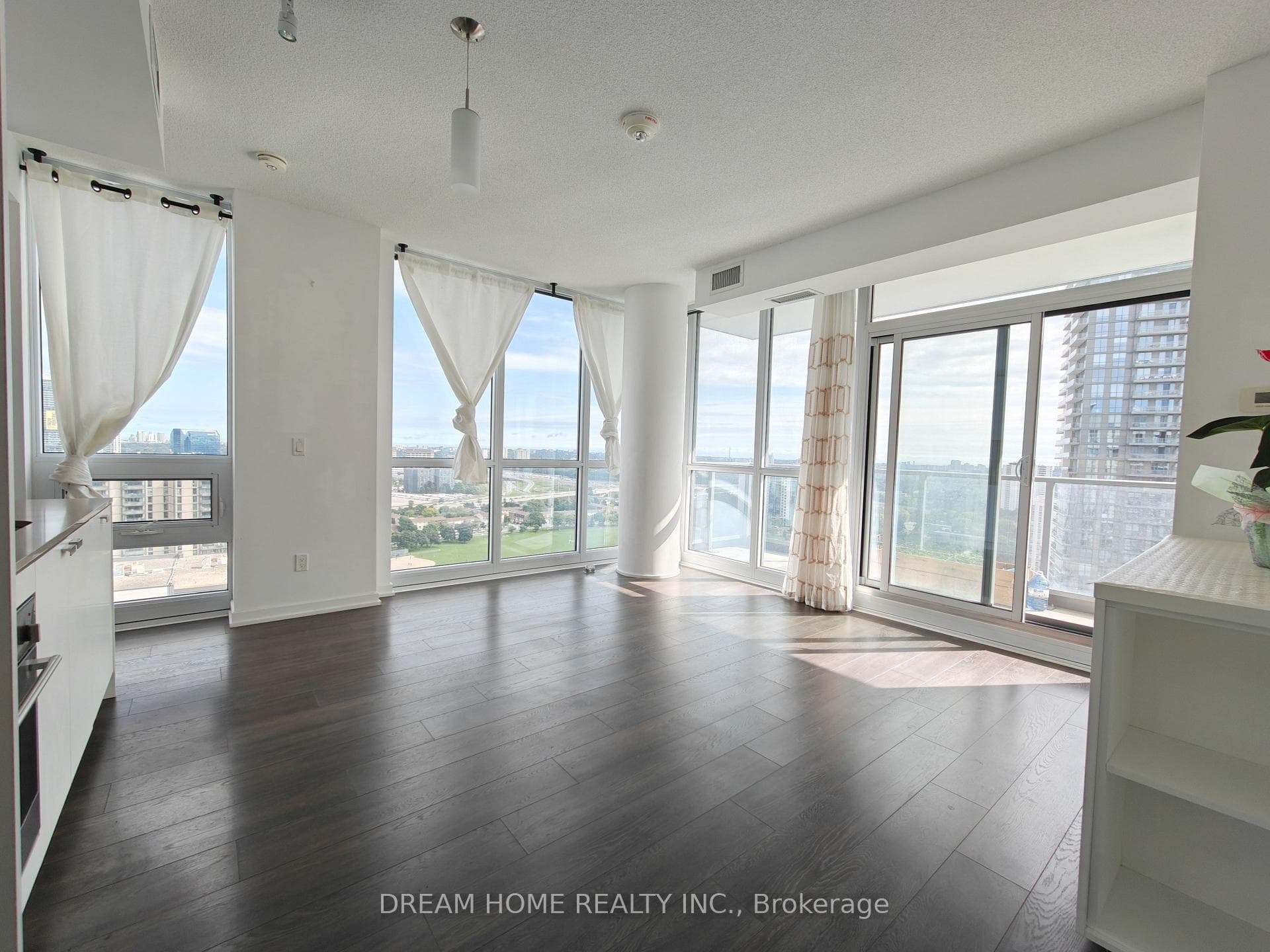 56 Forest Manor Road Unit 2102 photo 3