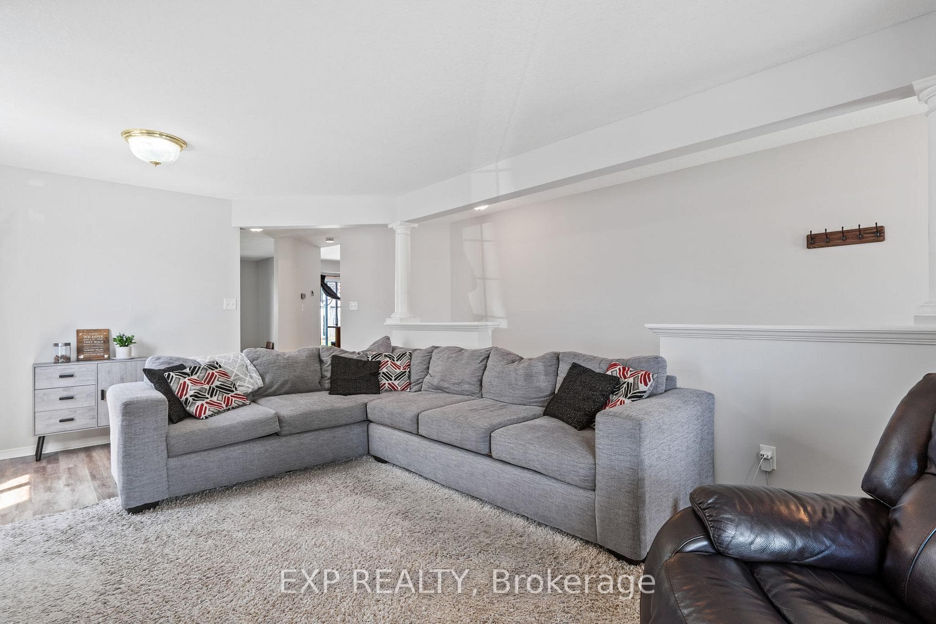 1098 Staghorn Crescent photo 6