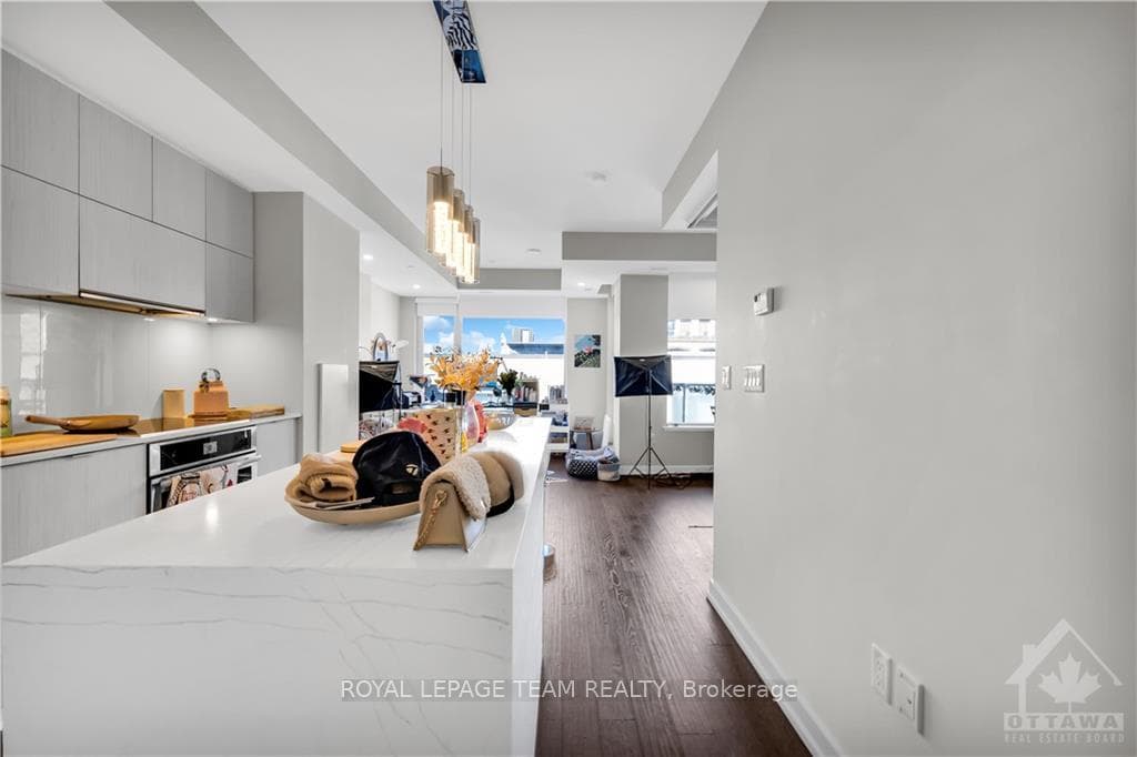 101 QUEEN Street Unit 706 photo 6