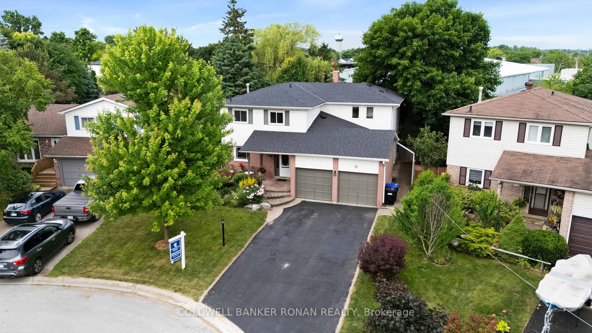 16 Metcalf Crescent photo 38
