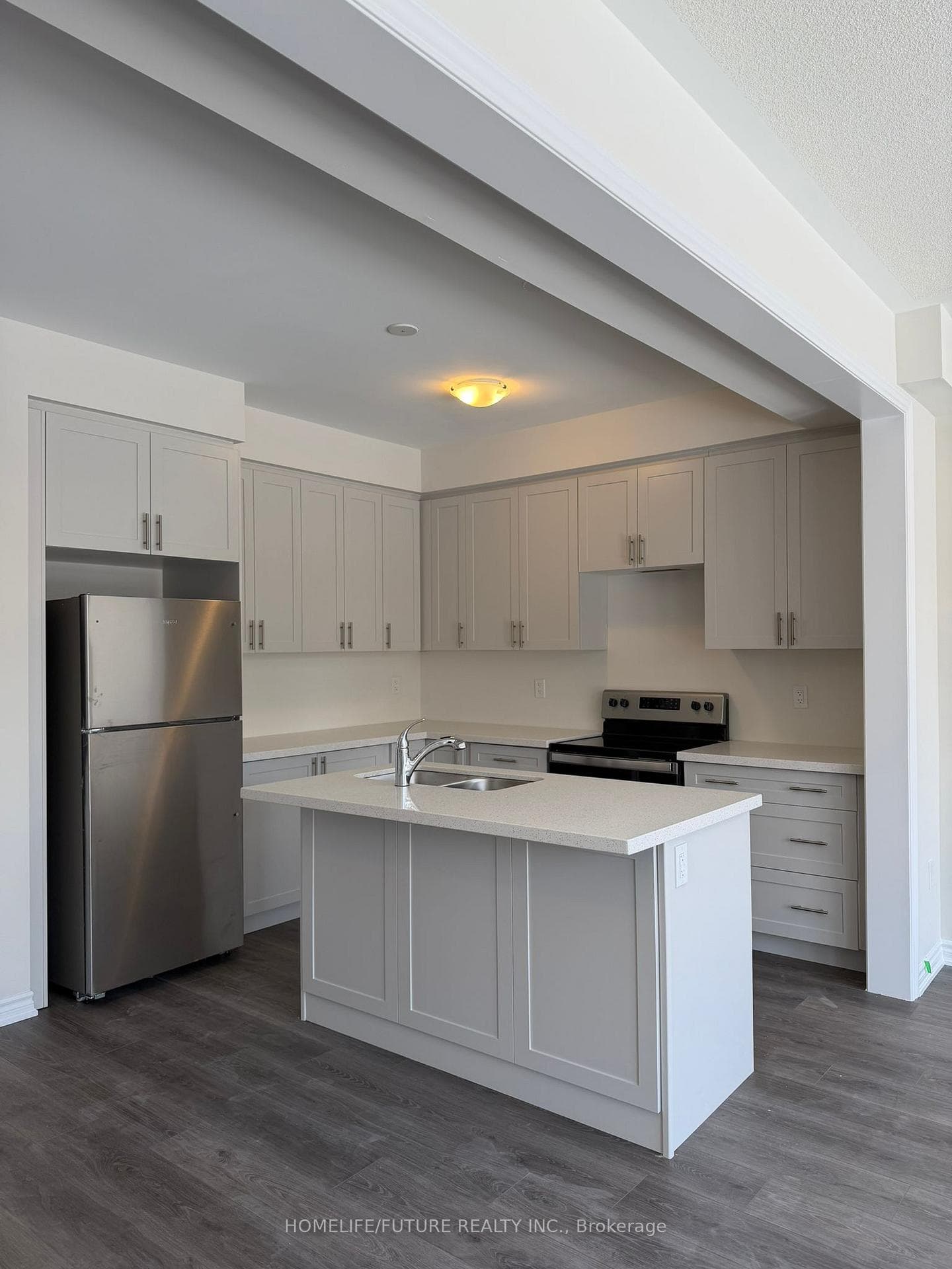69 Watts Mews photo 8