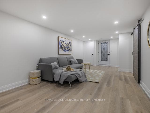 16 Ennismore Place photo 32