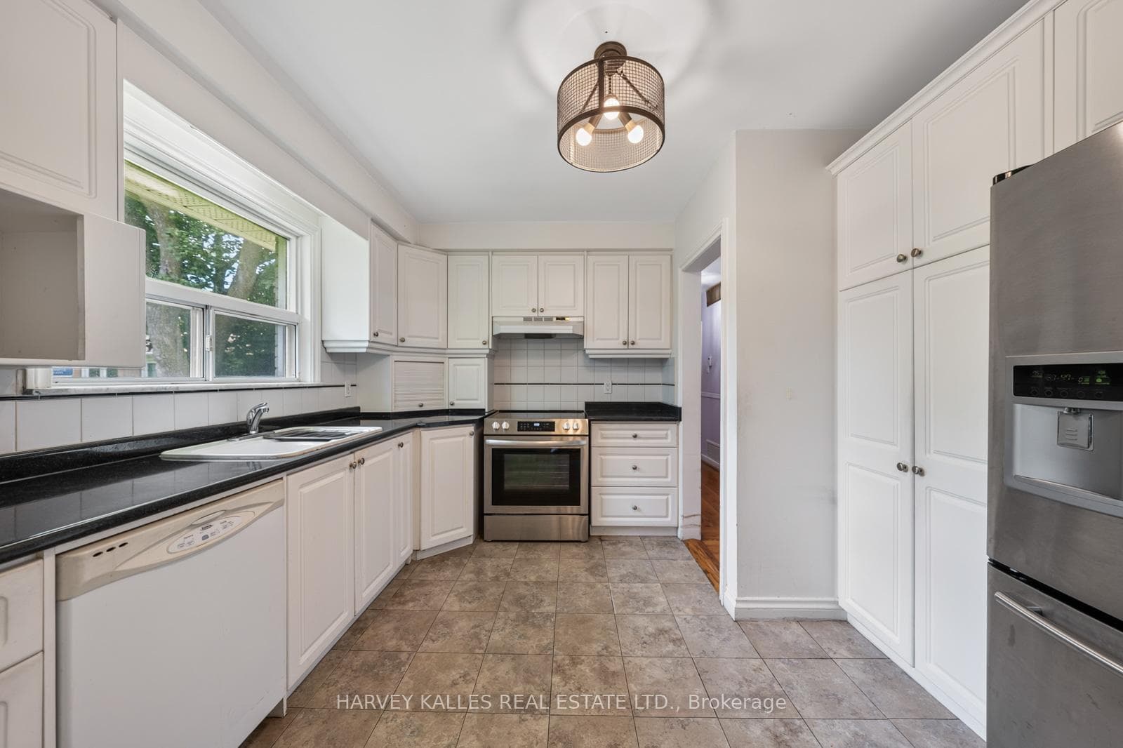39 Cavotti Crescent photo 8