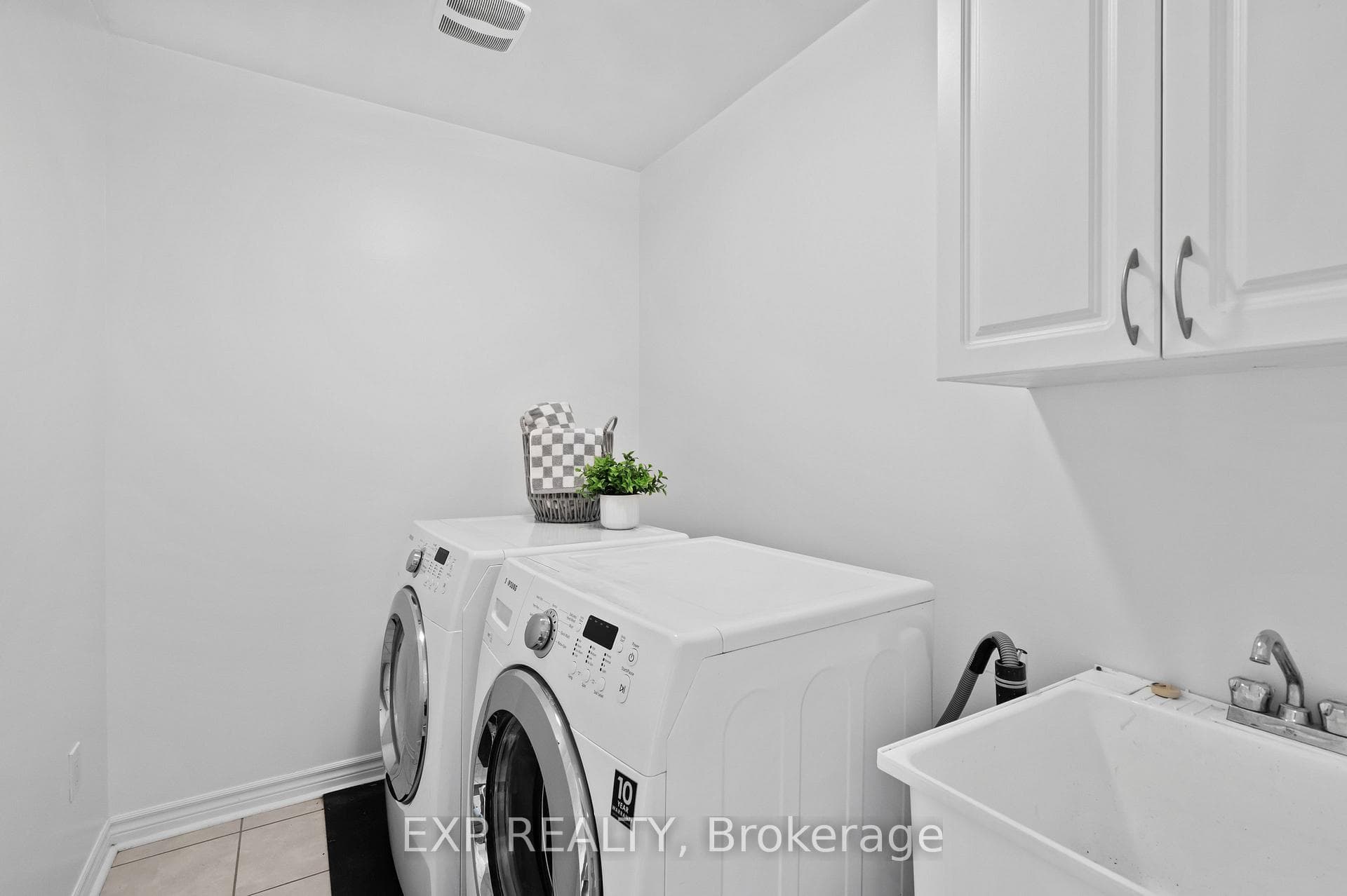 12 Mantz Crescent photo 33