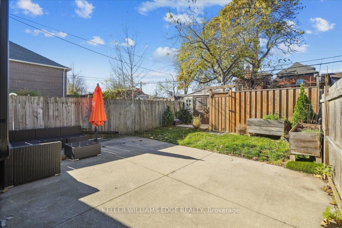 49 Oak Avenue photo 31