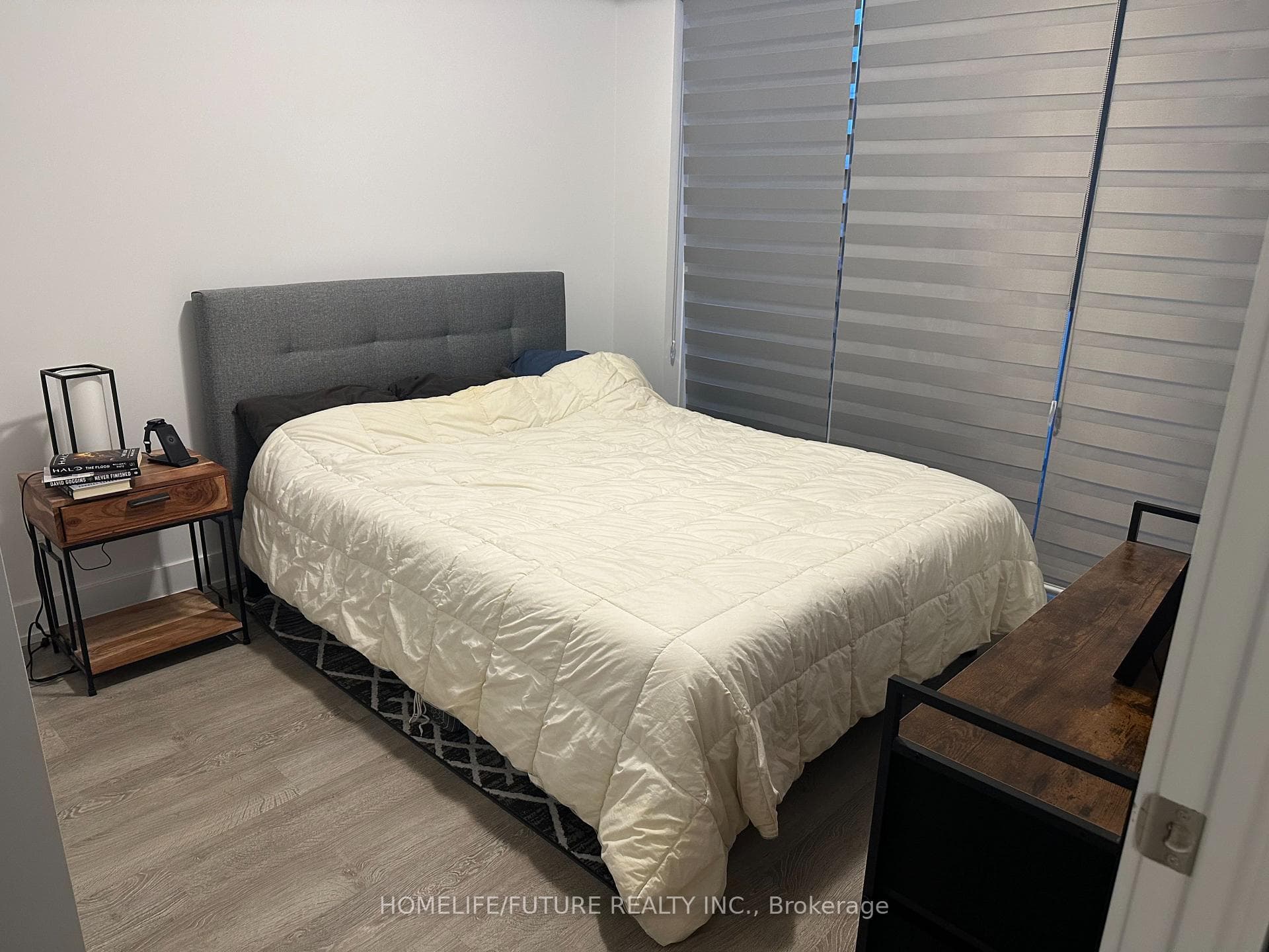 2550 SIMCOE Street Unit 412 photo 19