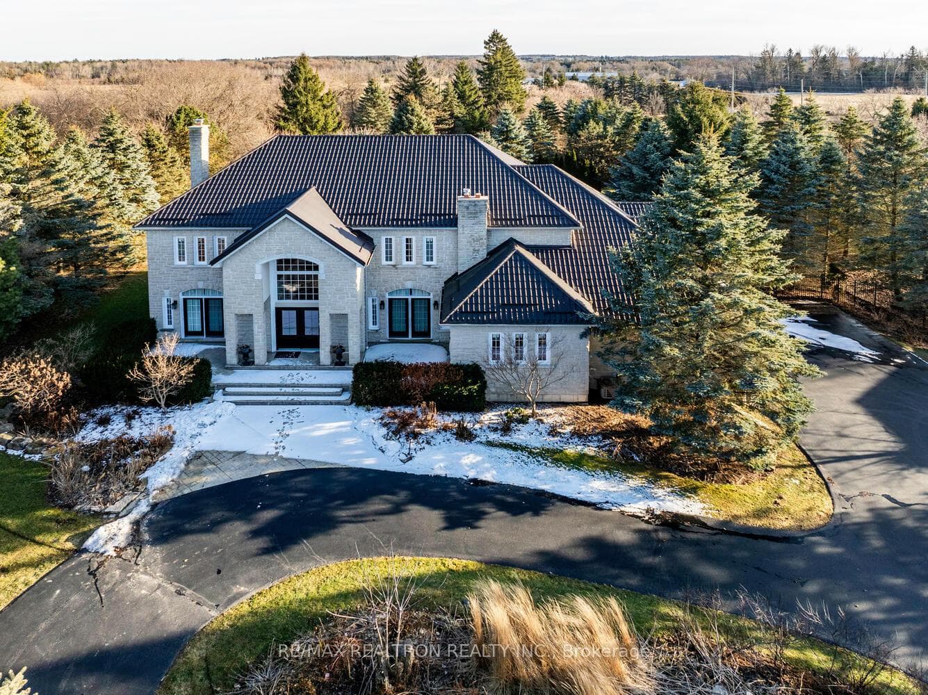 7 Urquhart Court photo 25