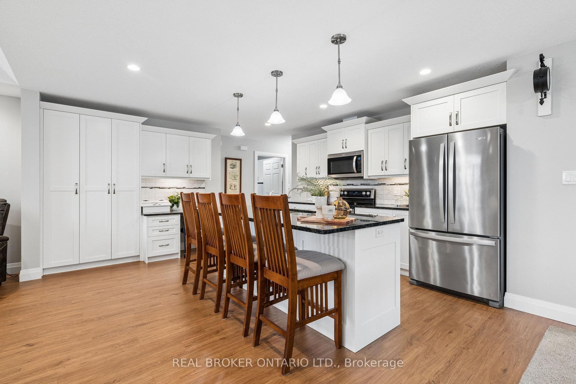480 Grand Trunk Street photo 10