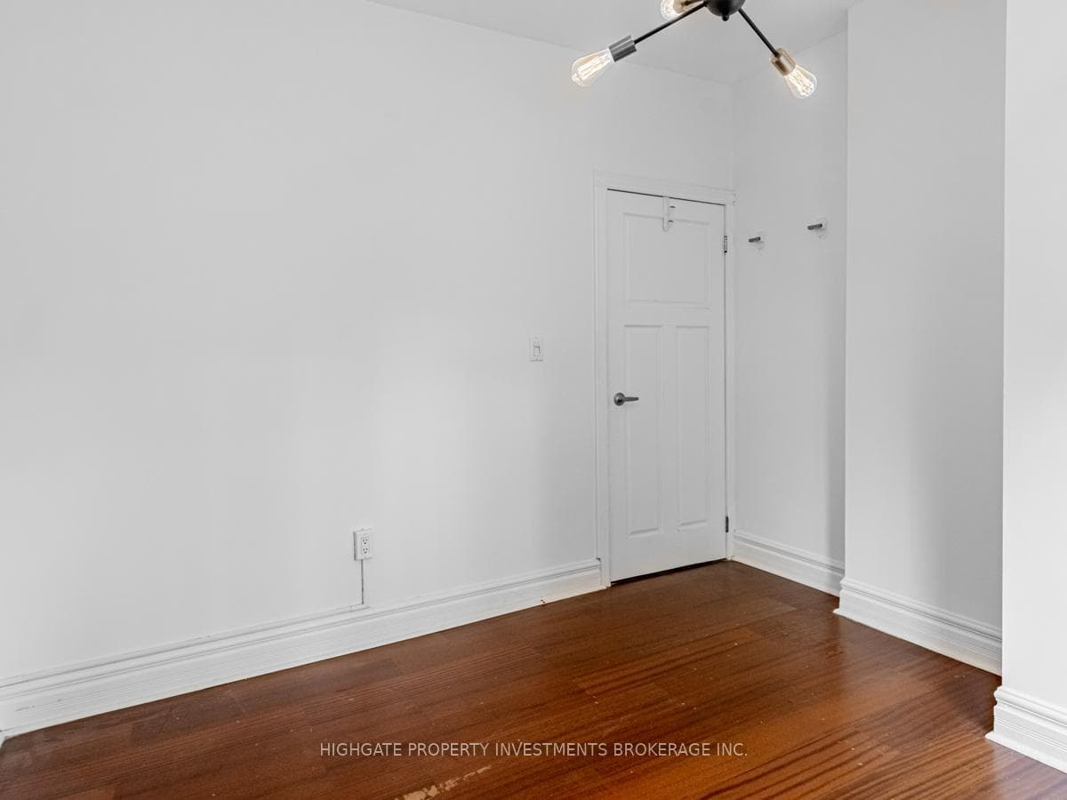 359 Ontario Street Unit Upper photo 4