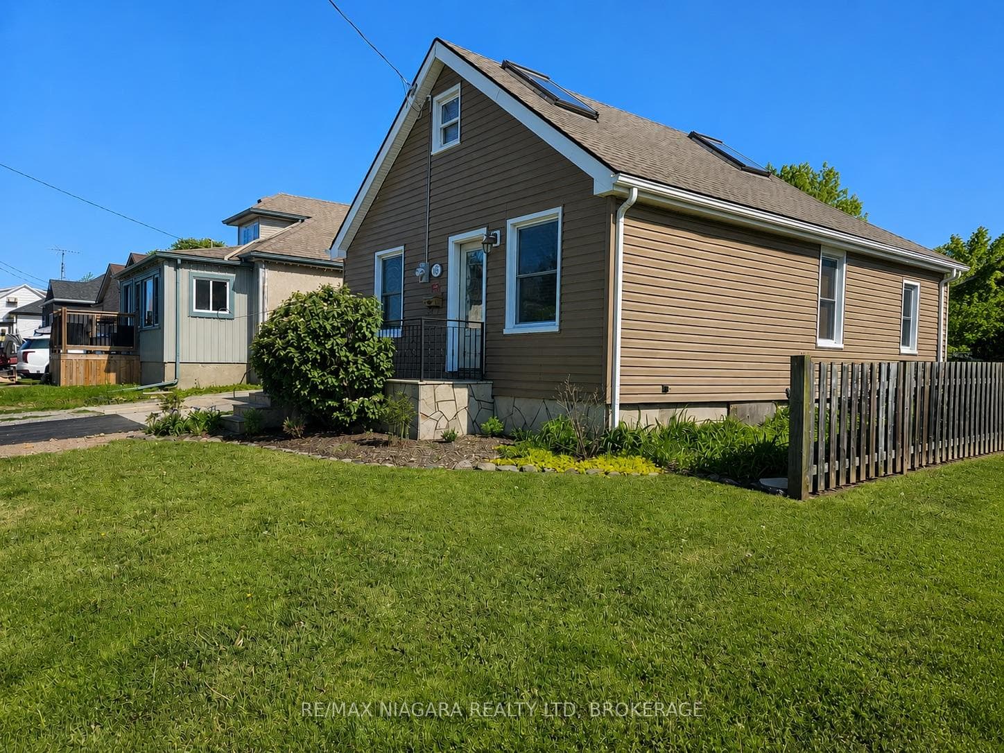 63 Sullivan Avenue photo 1