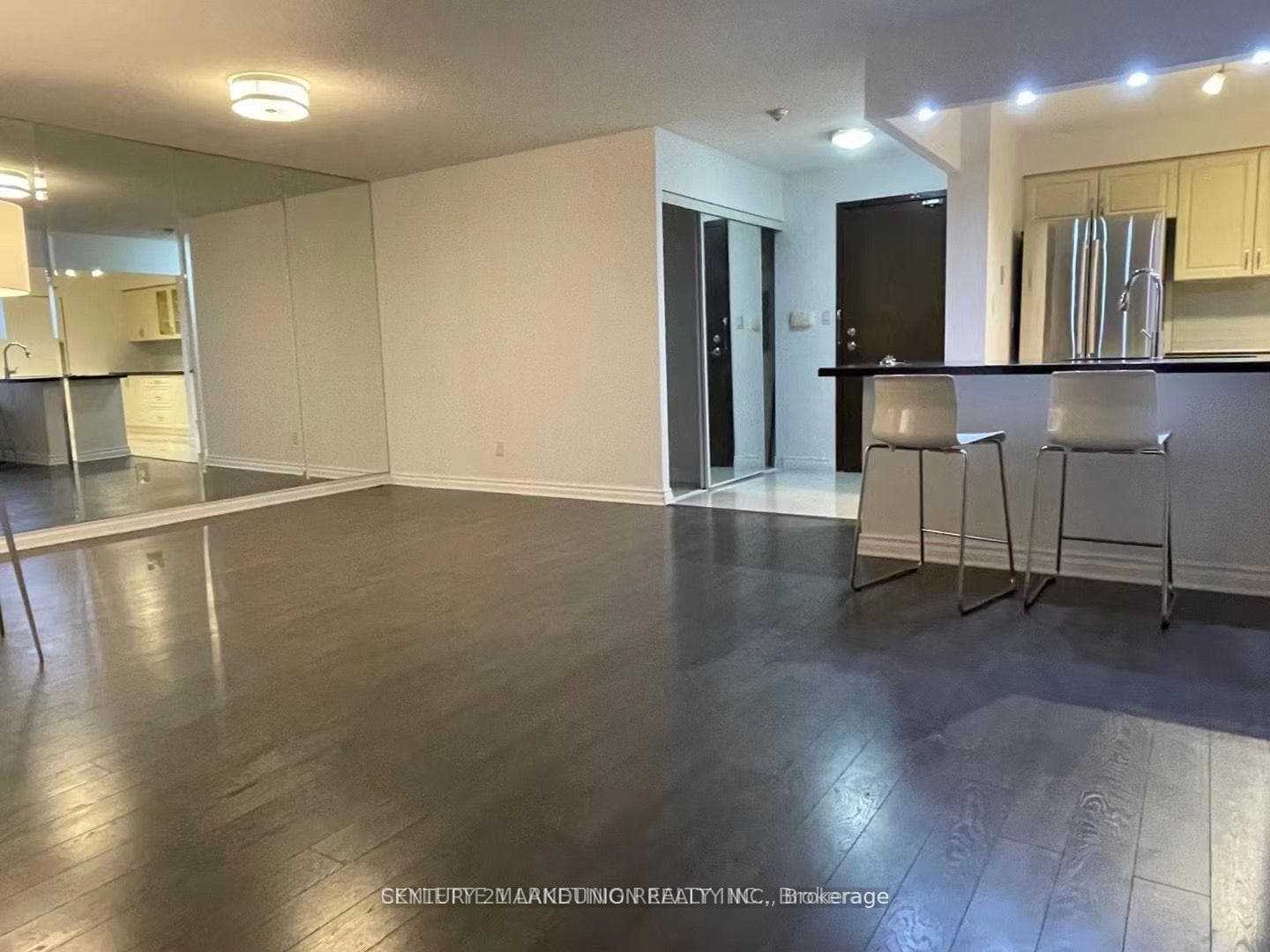 30 Greenfield Avenue Unit 1708 photo 2