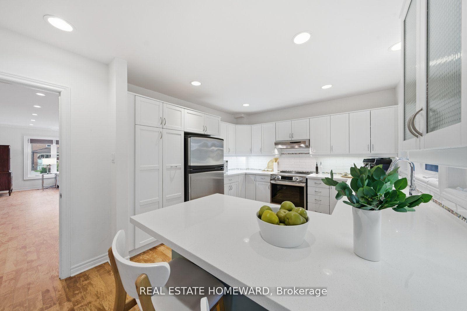 30 Lynn Road photo 12