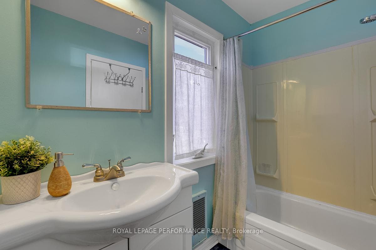 1141 North River Road photo 20
