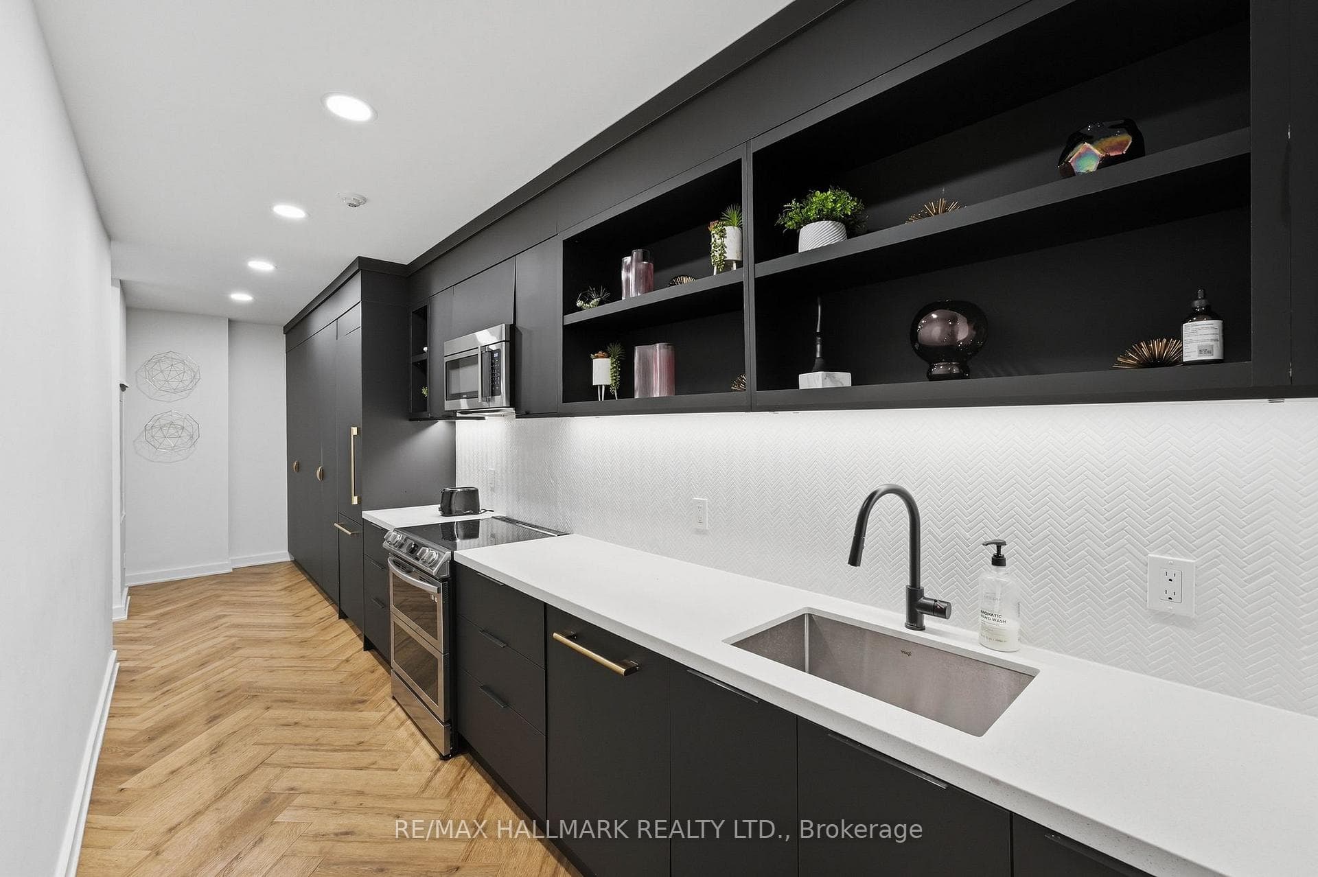 600 Queens Quay Unit 705 photo 30