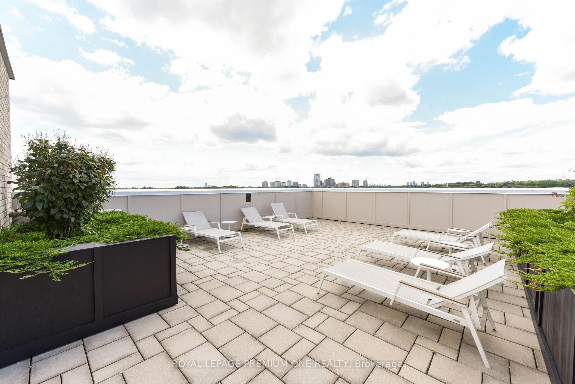 571 Prince Edward Drive Unit 512 photo 10
