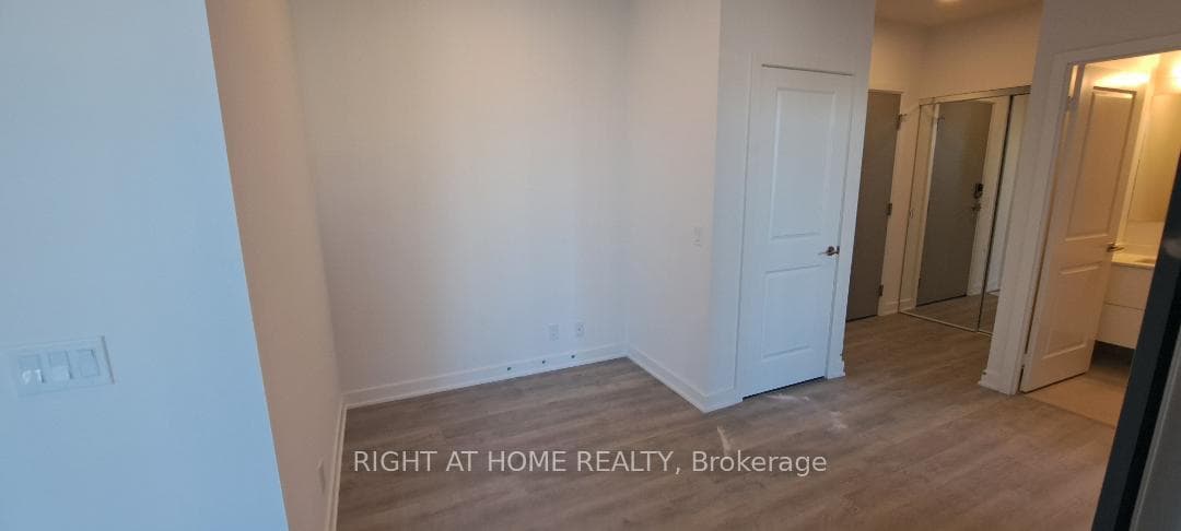 30 Upper Mall Way Unit 718 photo 7