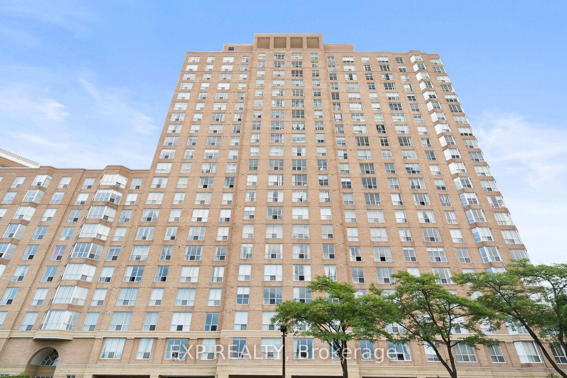 21 Overlea Boulevard Unit 303 photo 32