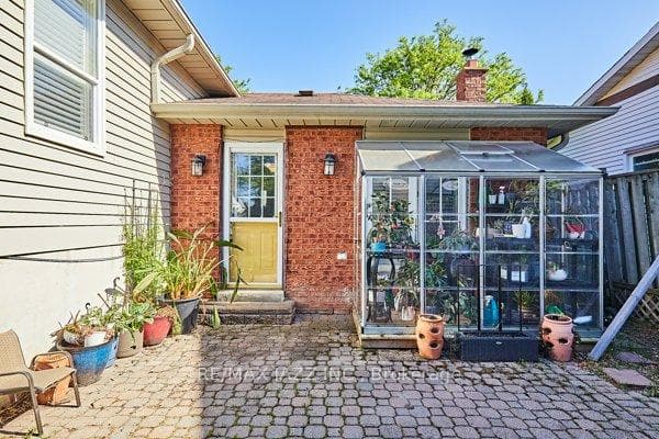 151 Guthrie Crescent photo 28