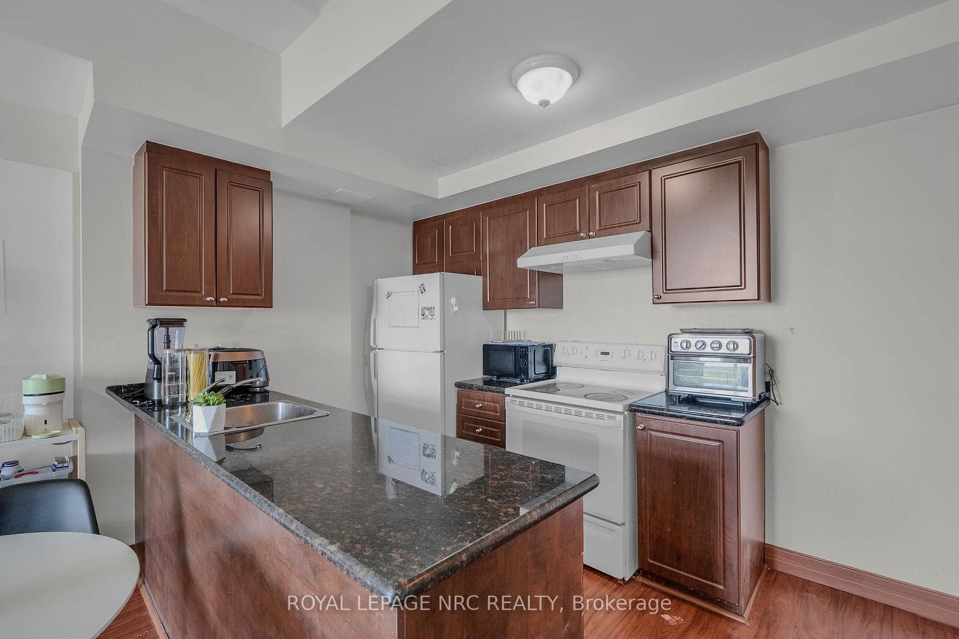 15 Maplewood Avenue Unit PH 6 photo 13
