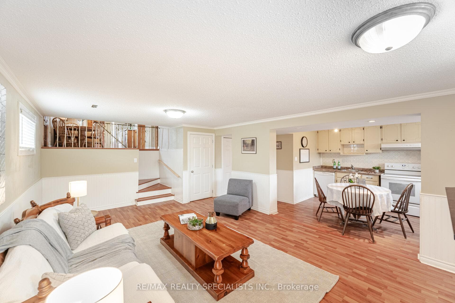 523 Silver Creek Boulevard photo 16