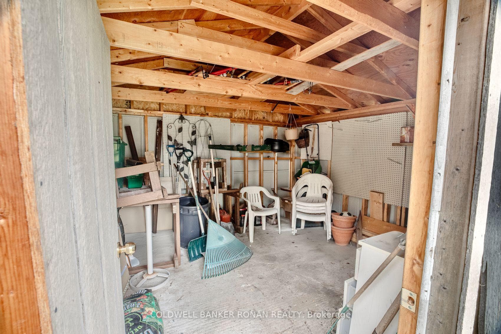 203 Sutherland Street photo 22