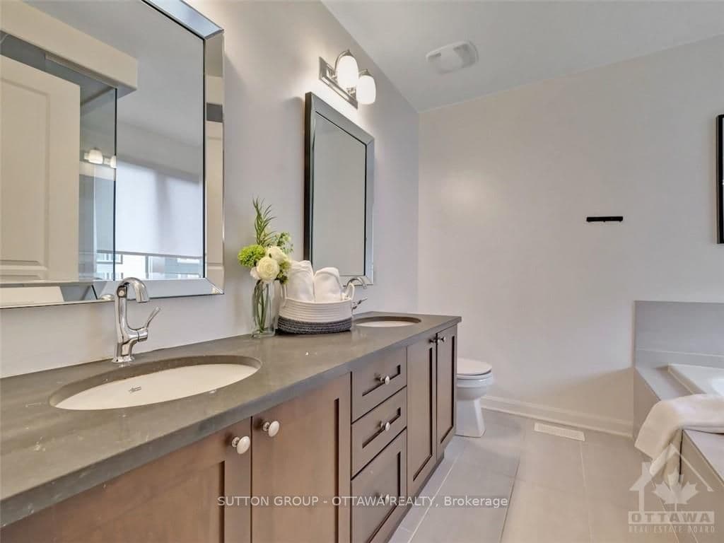 350 MEADOWBREEZE Drive photo 14