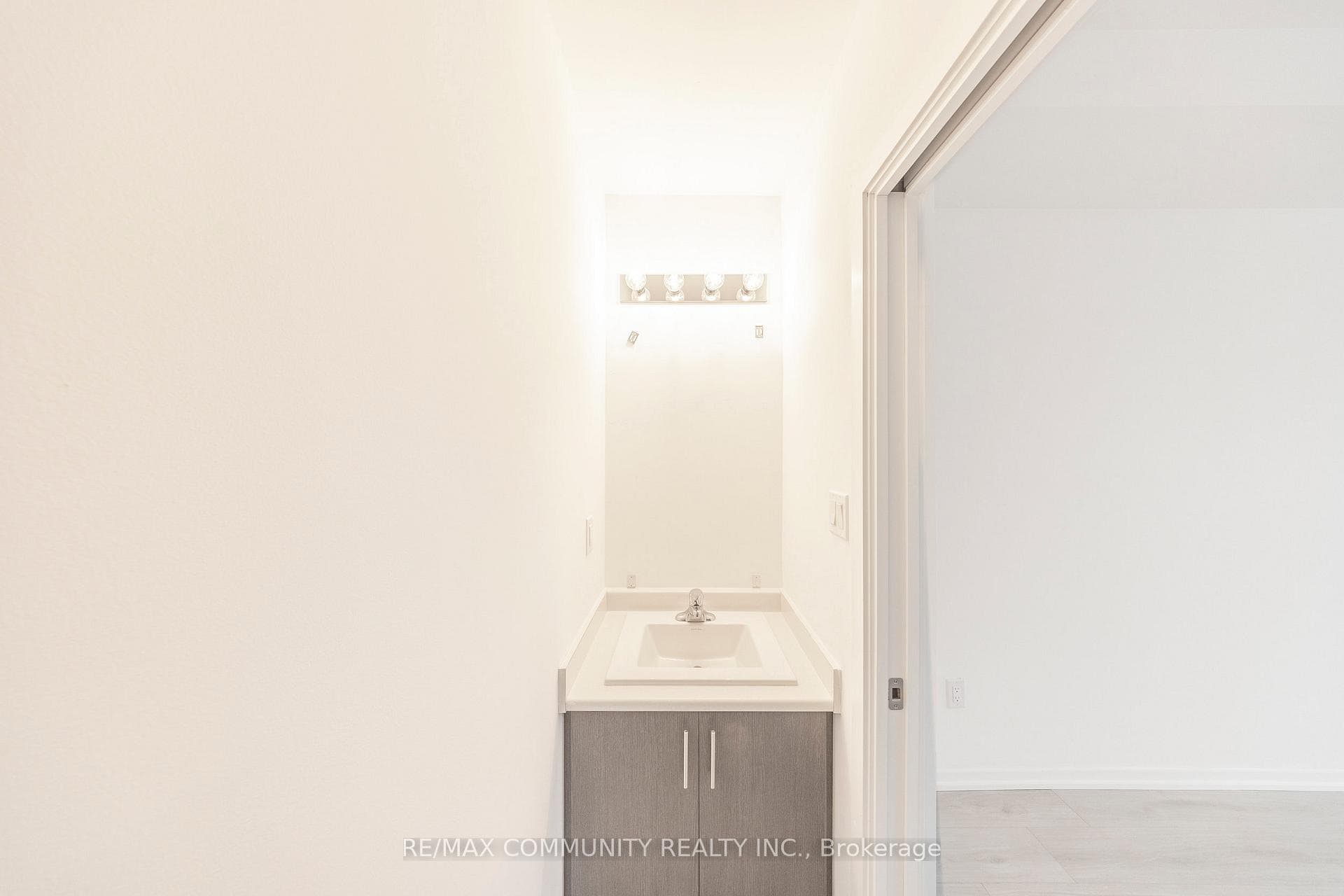 211 Monarch Avenue photo 18