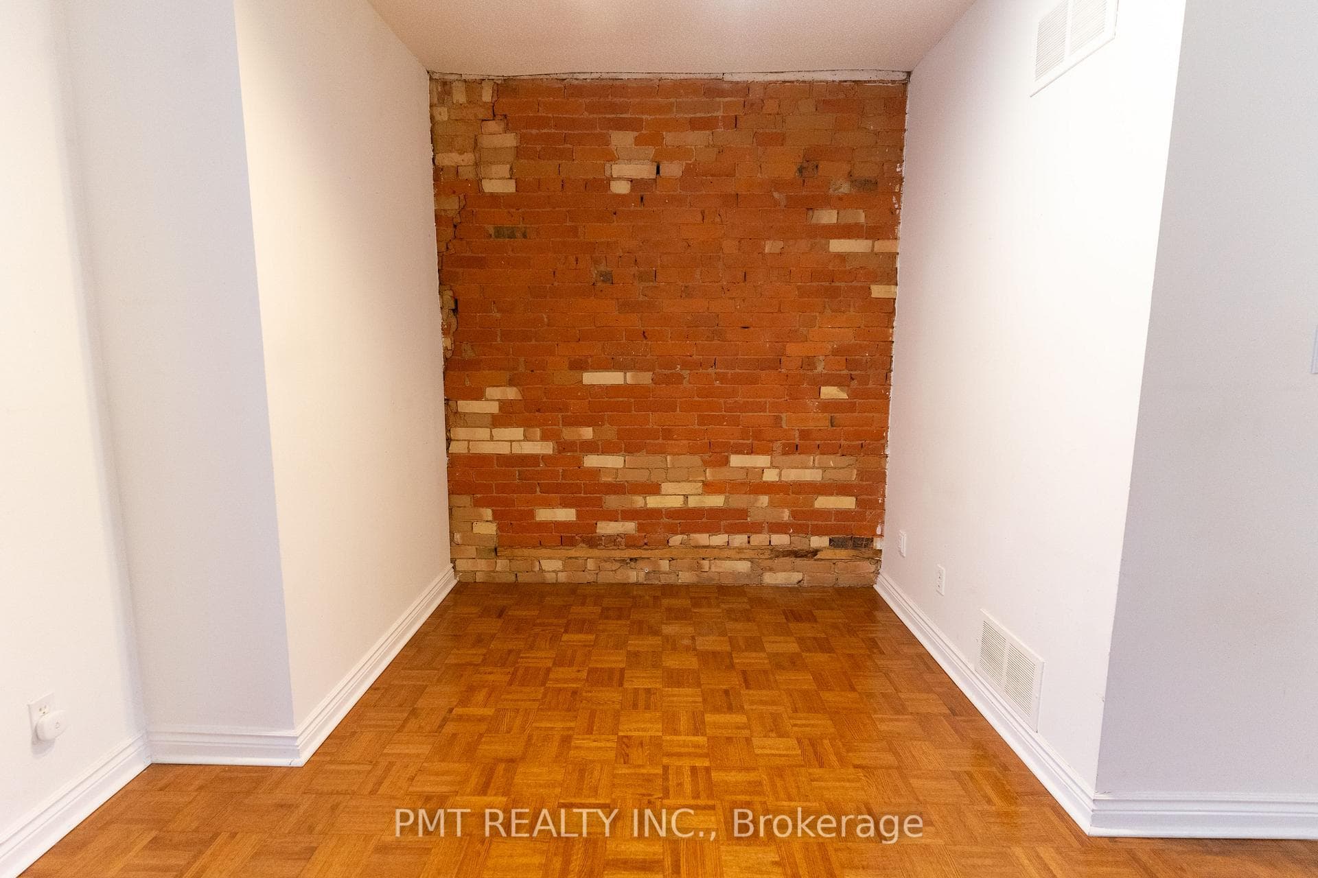204 Gerrard Street Unit 2 photo 9