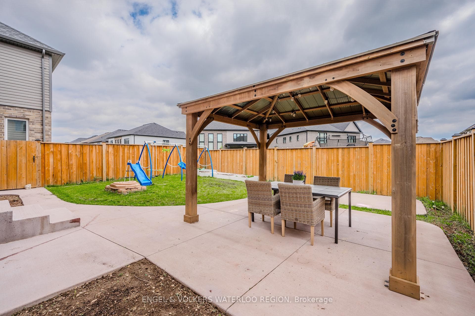 6 Greyhawk Street photo 32
