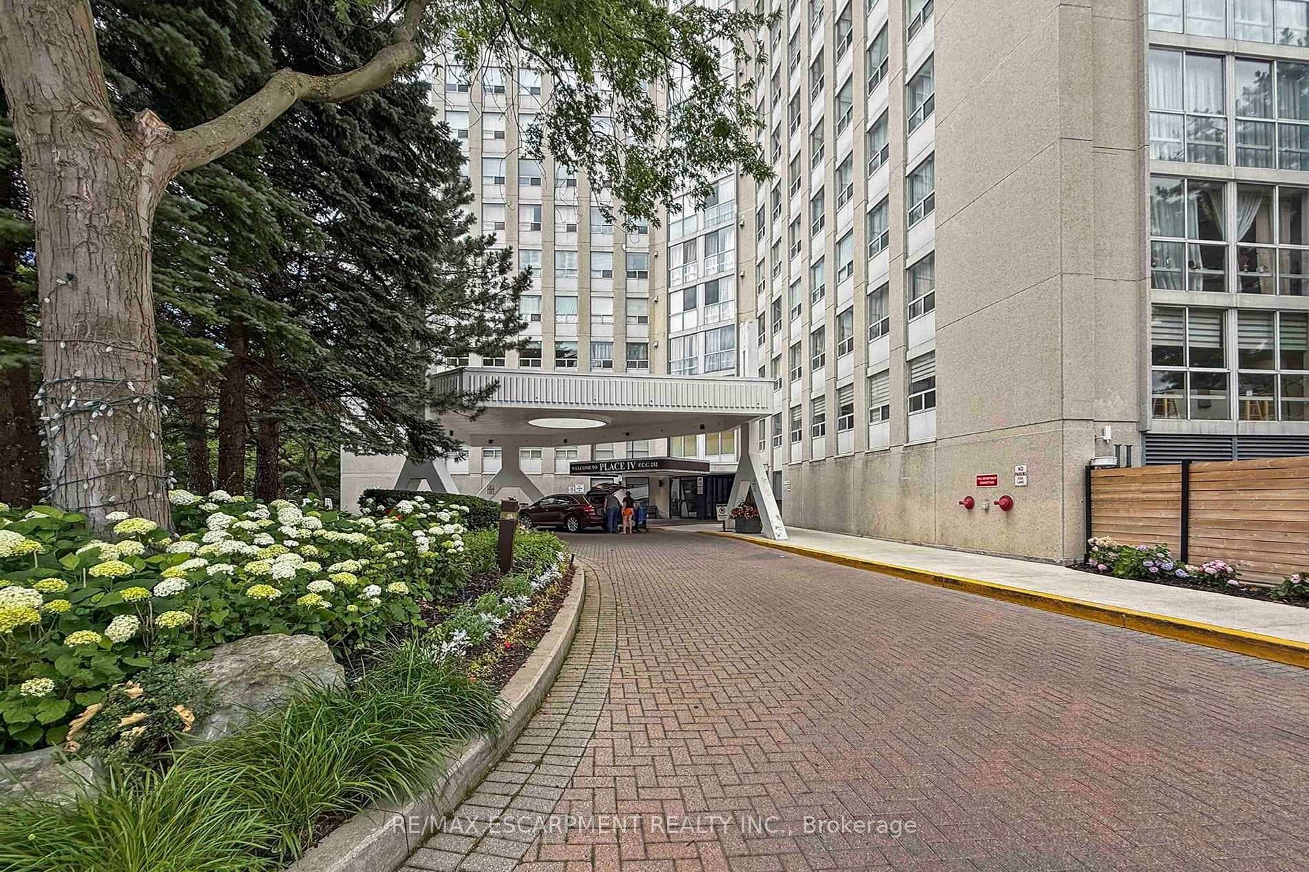 3650 Kaneff Crescent Unit 2804 photo 27