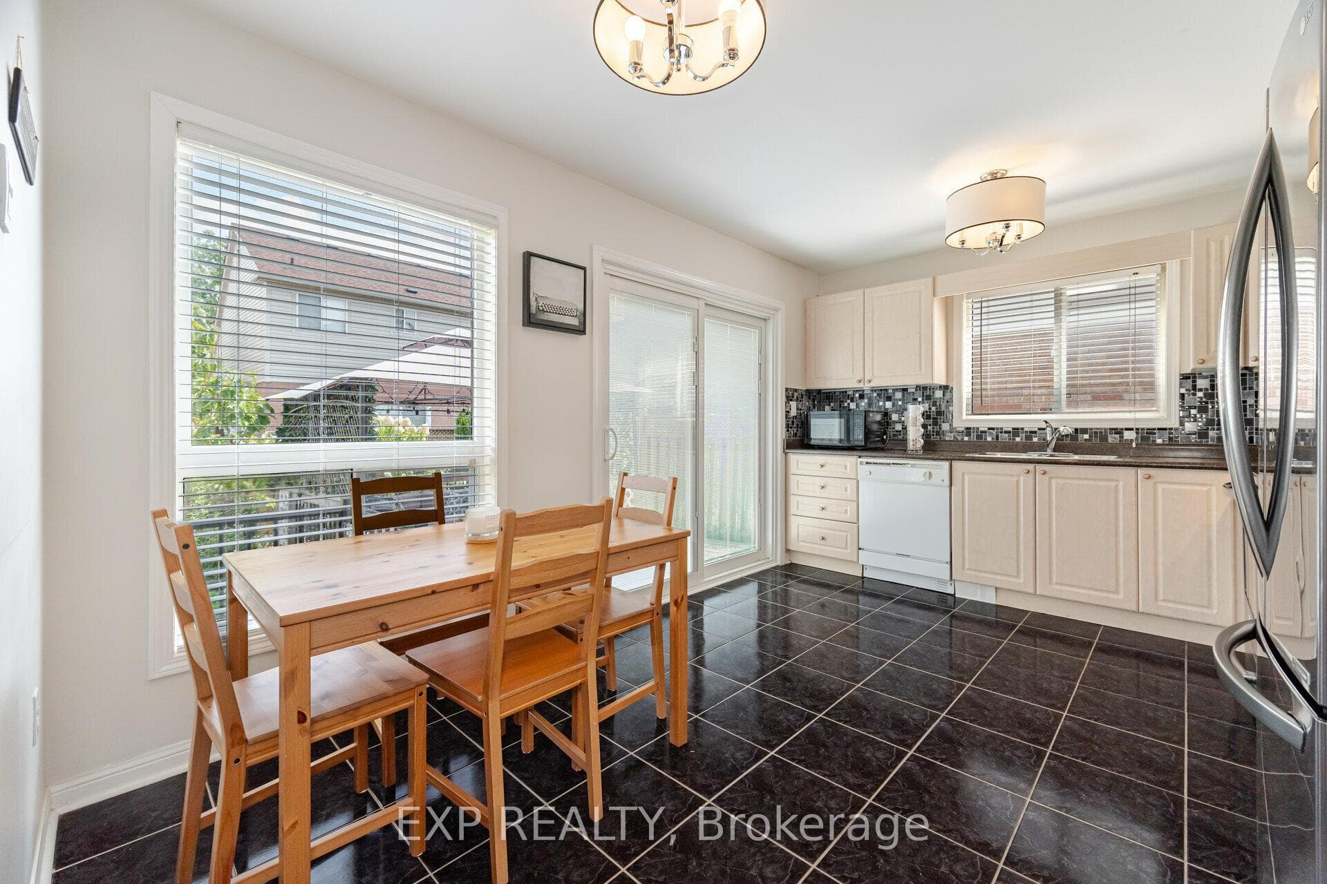 20 Thorpe Crescent photo 15
