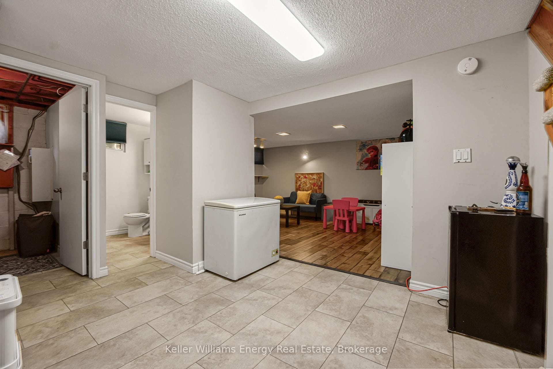 405 Bernhard Crescent photo 21