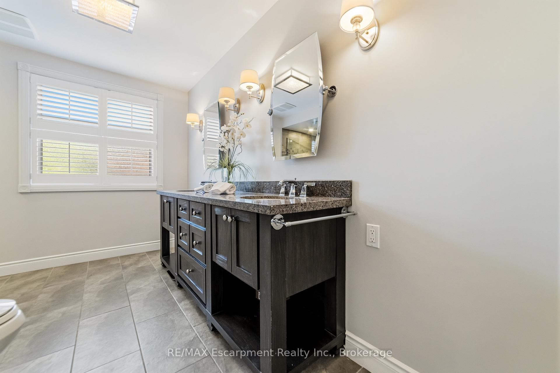 449 Roymor Crescent photo 23