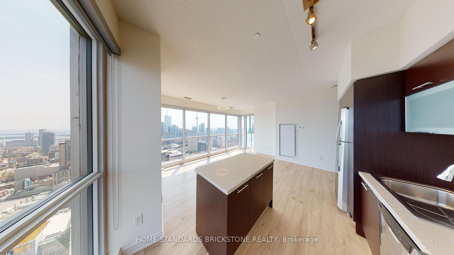 386 Yonge Street Unit 4807 photo 6