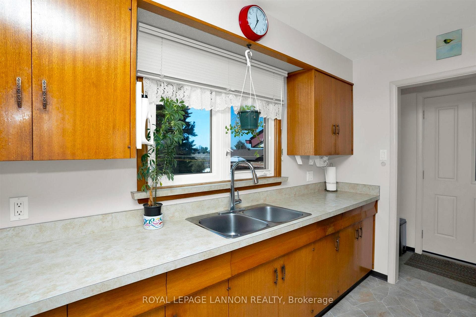 429 Elliott Street photo 14