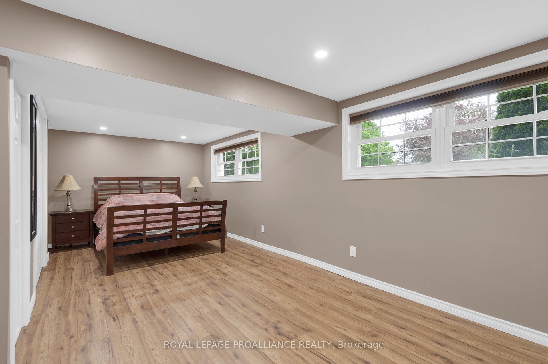 595 Victoria Avenue photo 27