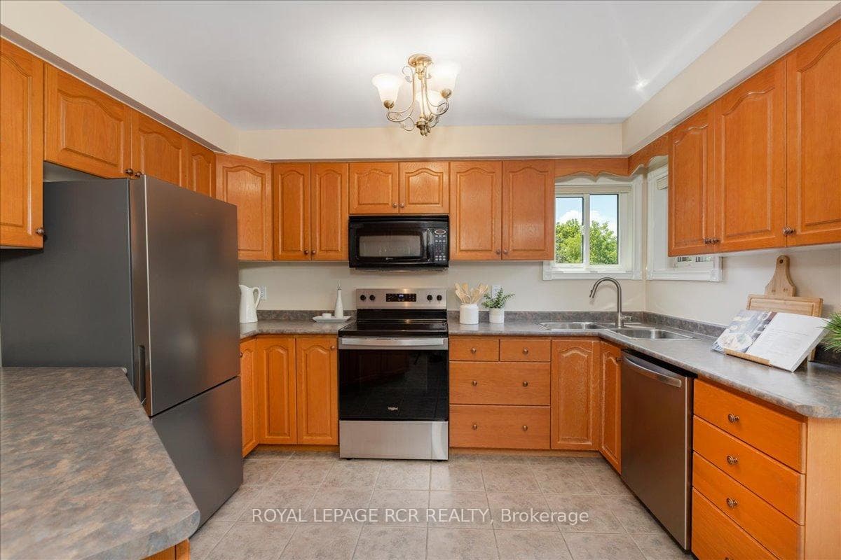 Spacious Kitchen with Ceramic Floor