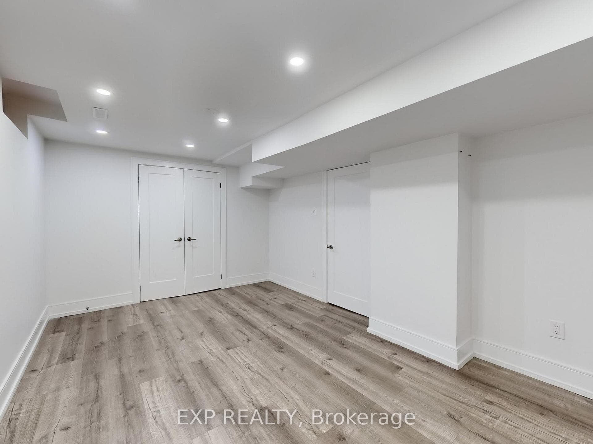 84 Burgosa Court photo 32