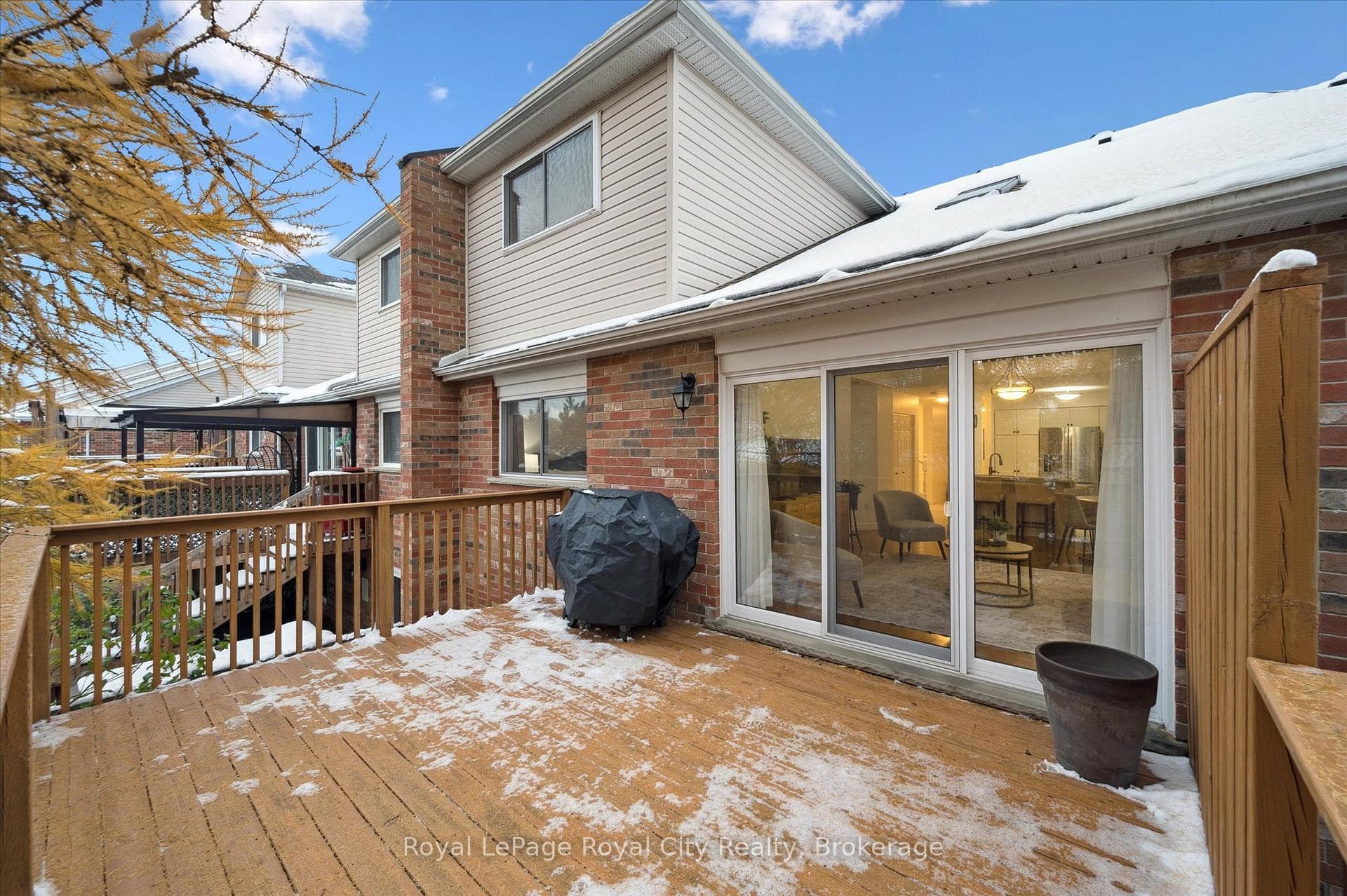 92 Schroder Crescent photo 37