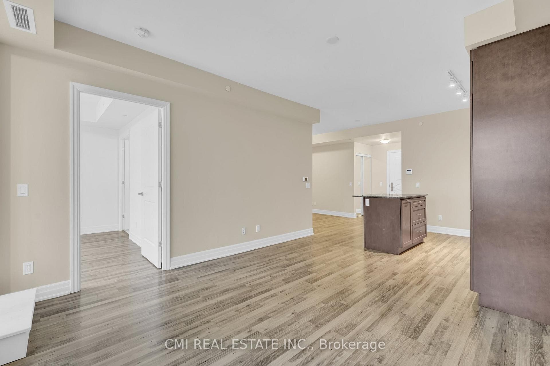 9075 Jane Street Unit 407 photo 7