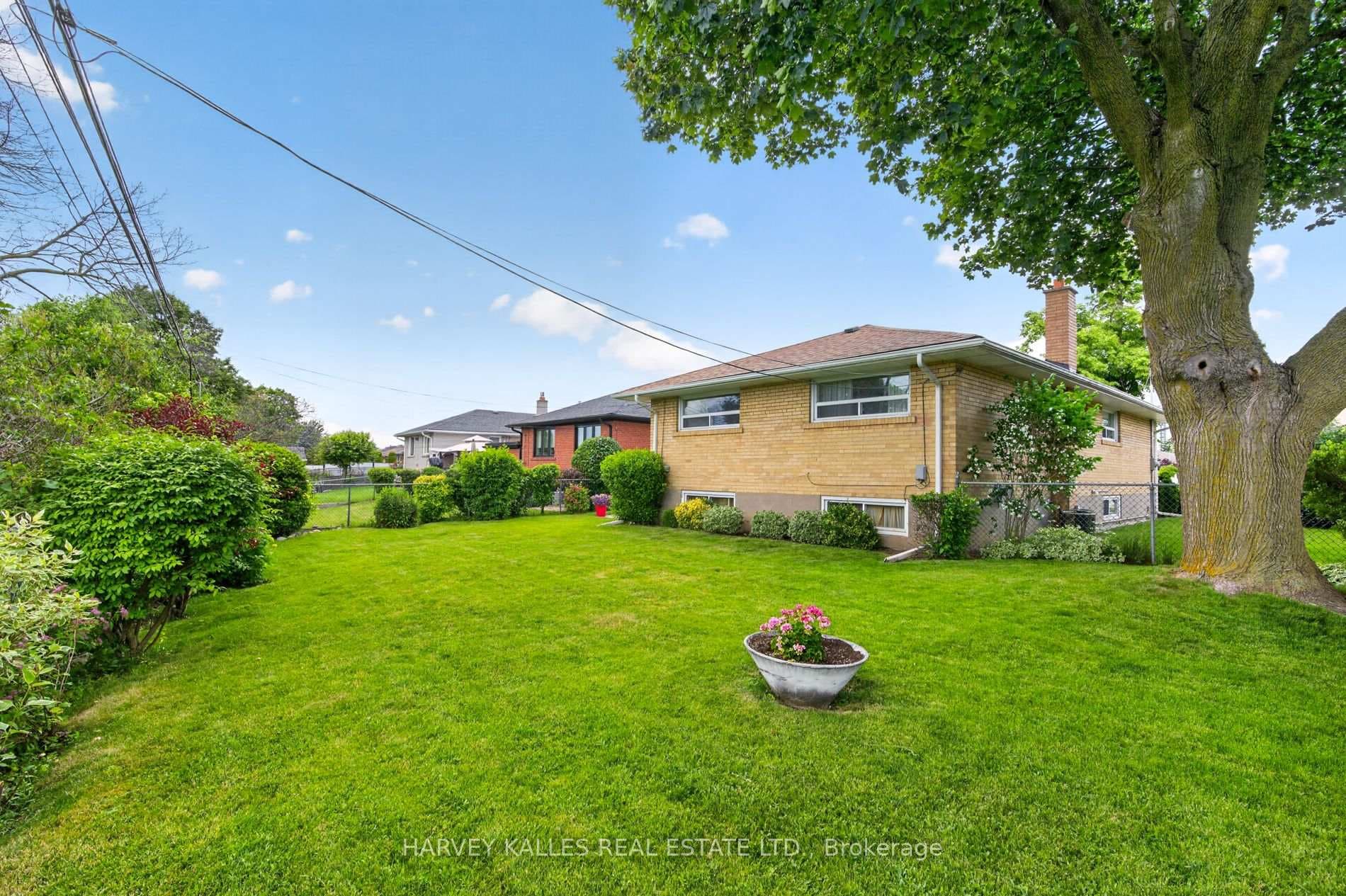 69 Poynter Drive photo 32