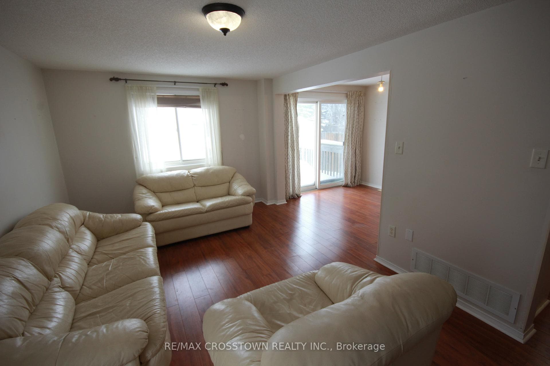 157 Nathan Crescent photo 7