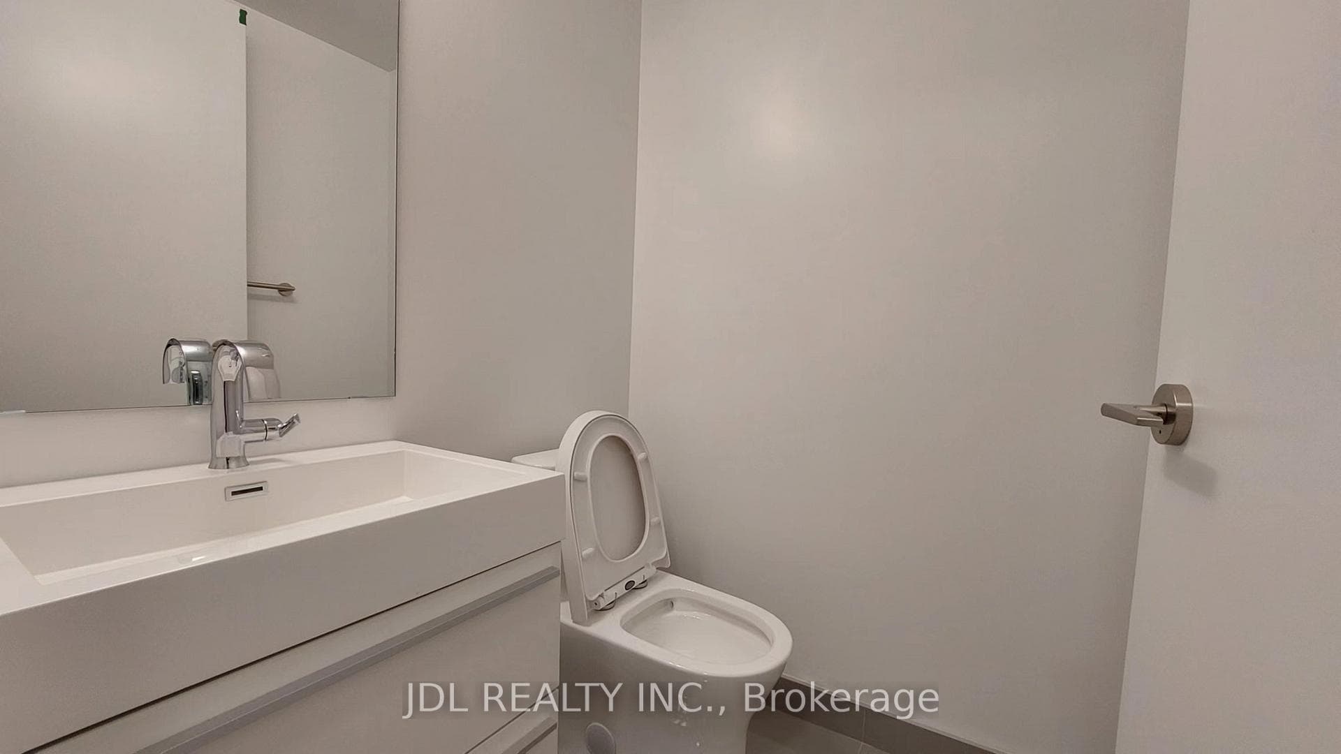 39 Roehampton Avenue Unit 1601 photo 6