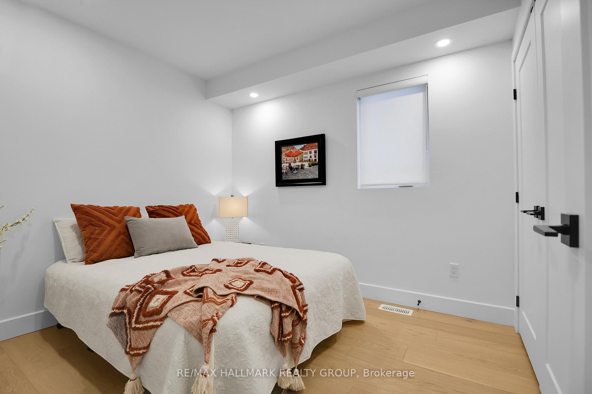 Lower level - Bedroom llll