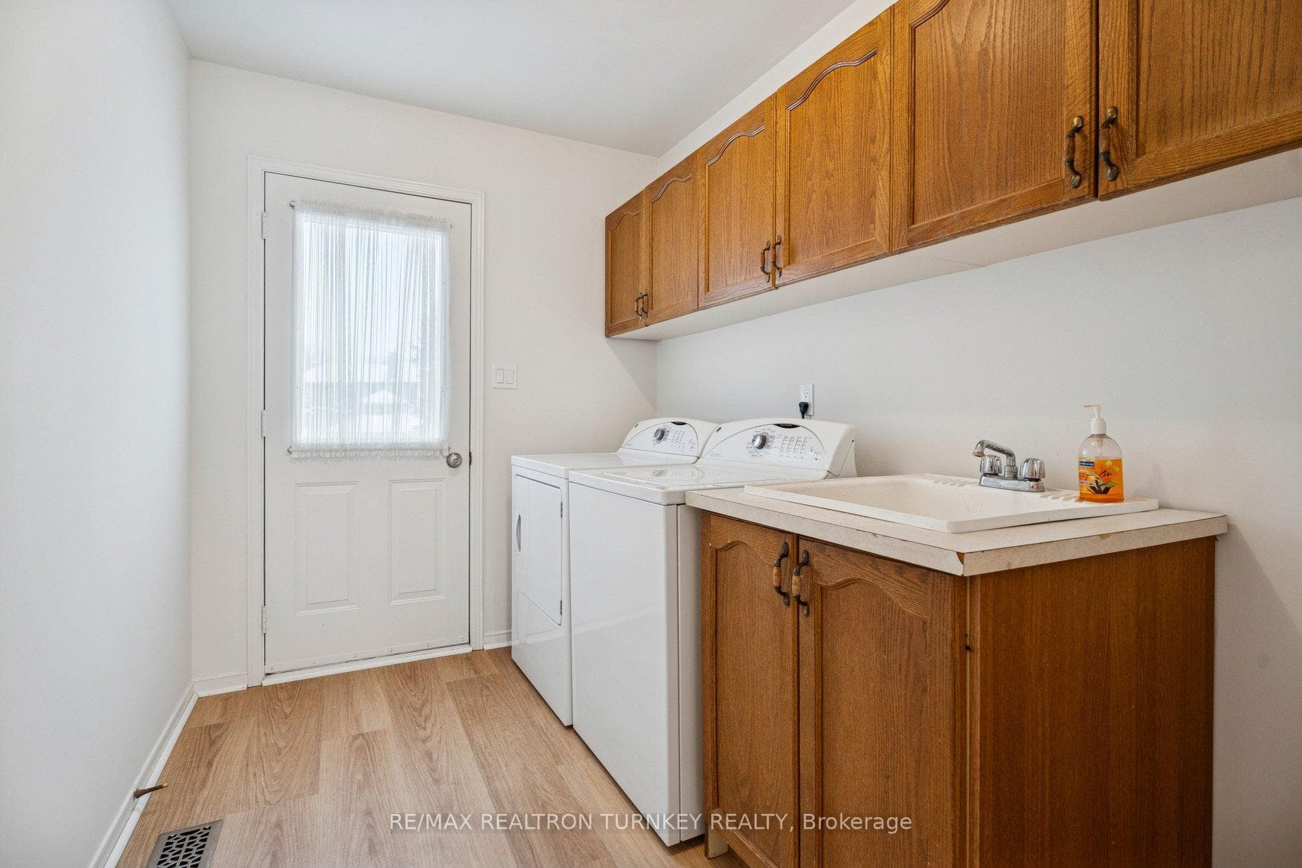 Main Floor Laundry & Mudroom